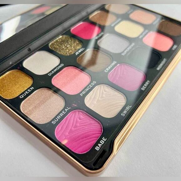 NIB Revolution Makeup Palette - Picture 9 of 16